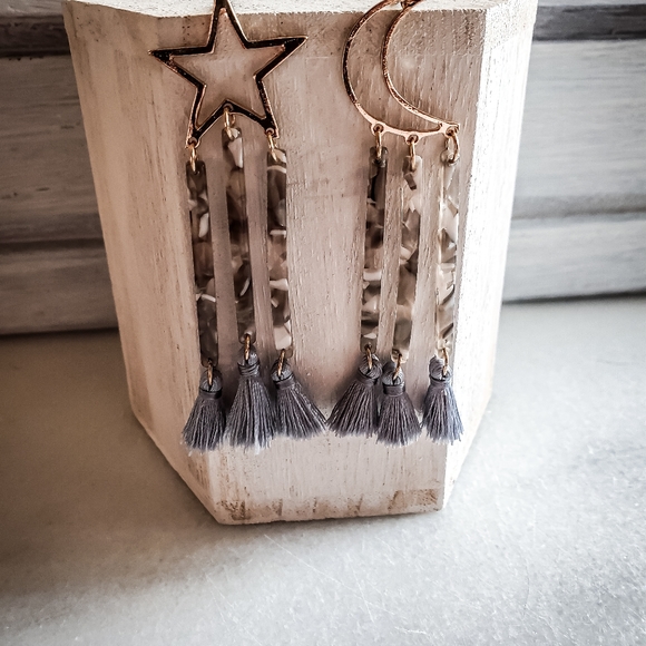 Moon & Star earrings with marble & fringe detail - Picture 3 of 3